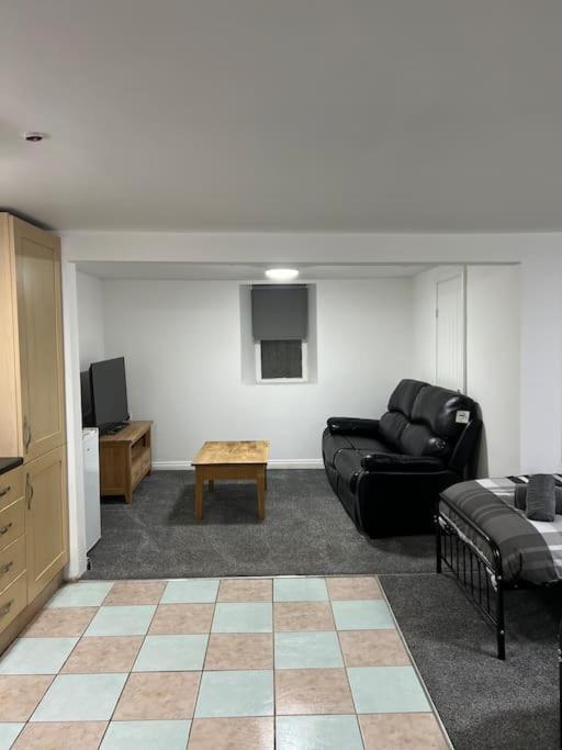 Studio Flat Twin - Town Centre Merthyr Tydfil Eksteriør bilde