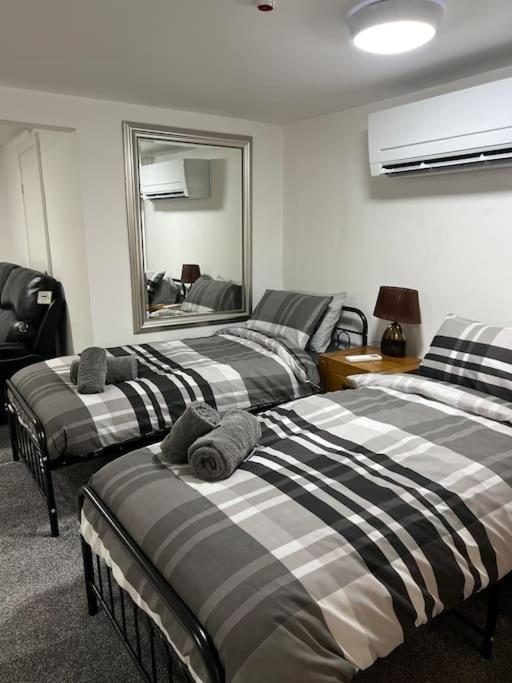 Studio Flat Twin - Town Centre Merthyr Tydfil Eksteriør bilde